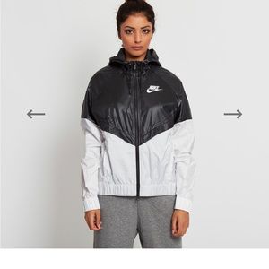 New Nike windrunner super lightweight jacket Small